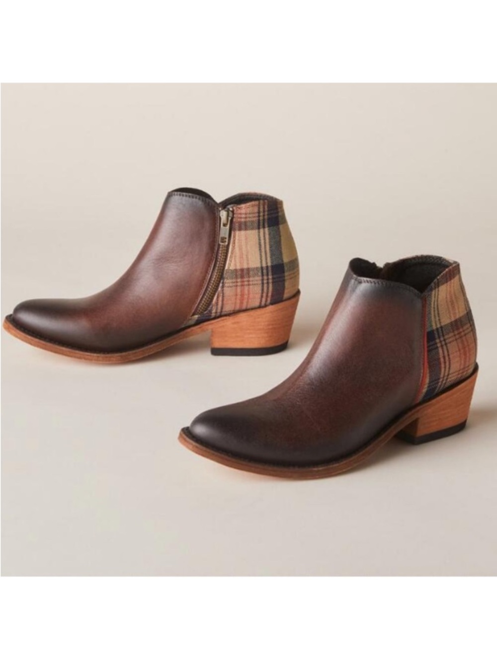 LIBERTY Black Sally Plaid
Boots size 7